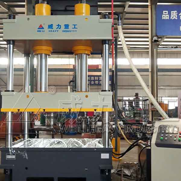 315噸大臺(tái)面漏糞板成型液壓機(jī)
