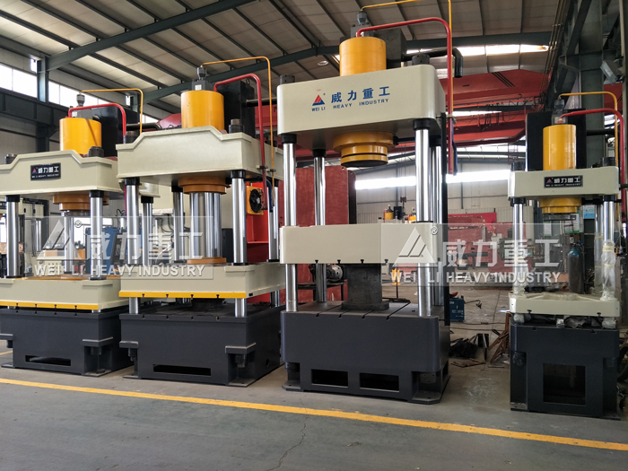 山東威力重工液壓機(jī)生產(chǎn)車(chē)間