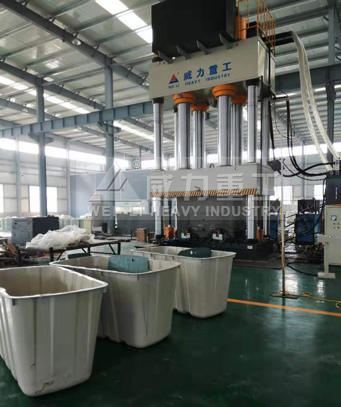 化糞池液壓機(jī)生產(chǎn)加工車(chē)間