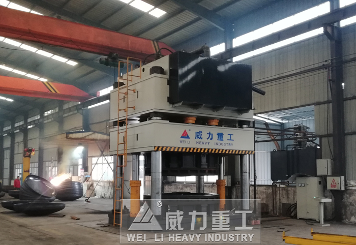 1000噸四柱液壓機(jī)封頭客戶加工車間