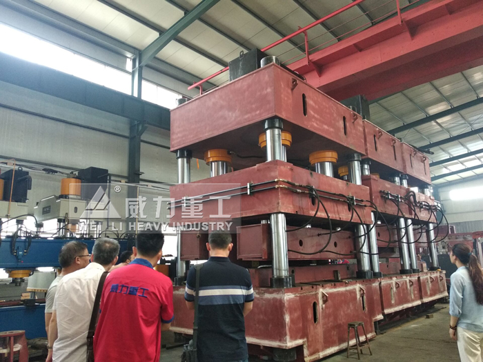 用于橋梁壓制的聯(lián)動液壓機