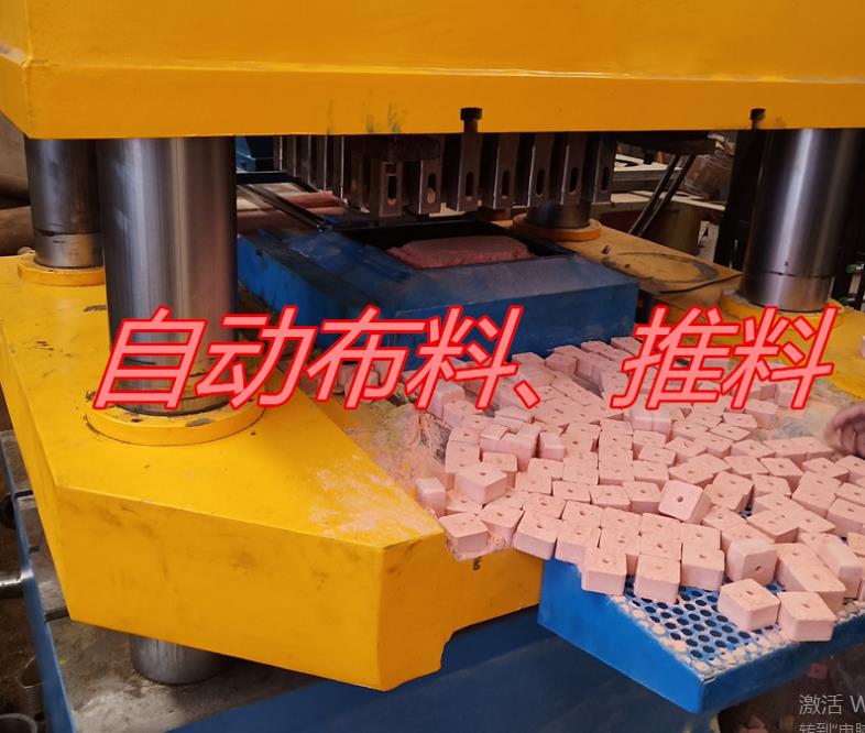 魚餌壓塊機(jī)客戶使用現(xiàn)場(chǎng)