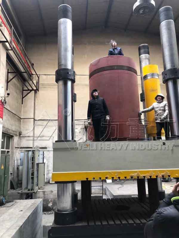 3000噸液壓機加工裝配現(xiàn)場